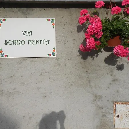 Serro Trinita 公寓 *
